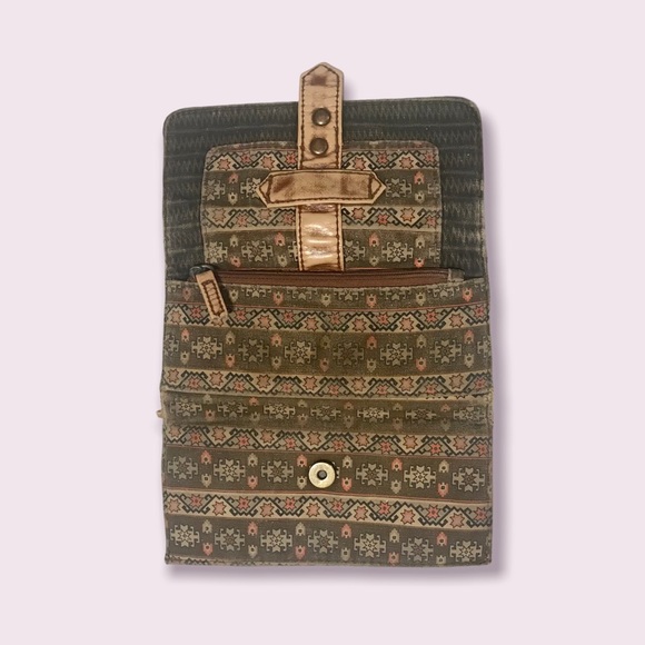 🌟SALE 2/$10.00‼️ Roxy Women’s Brown Western Pattern Wallet - Picture 7 of 7
